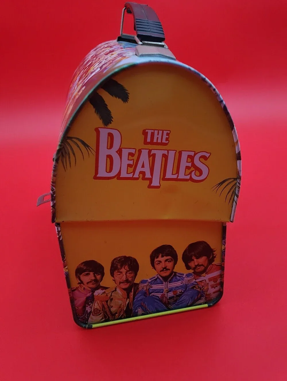 Collectible The Beatles-Sgt Pepper's Lonely Hearts Club Band Domed Metal Tin